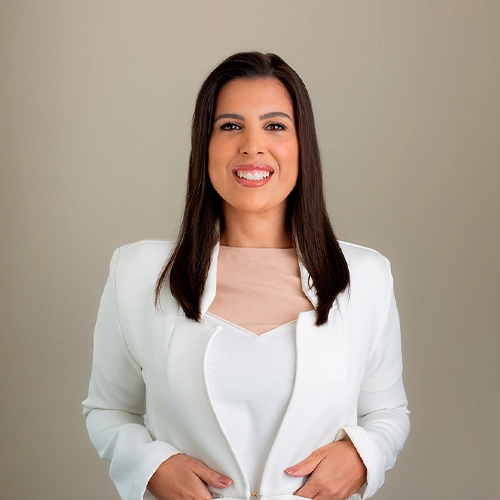 Retrato da Dra. Carolina Barroso, especialista em ultrassonografia reprodutiva e membro do banco de óvulos da OrigenRio.
